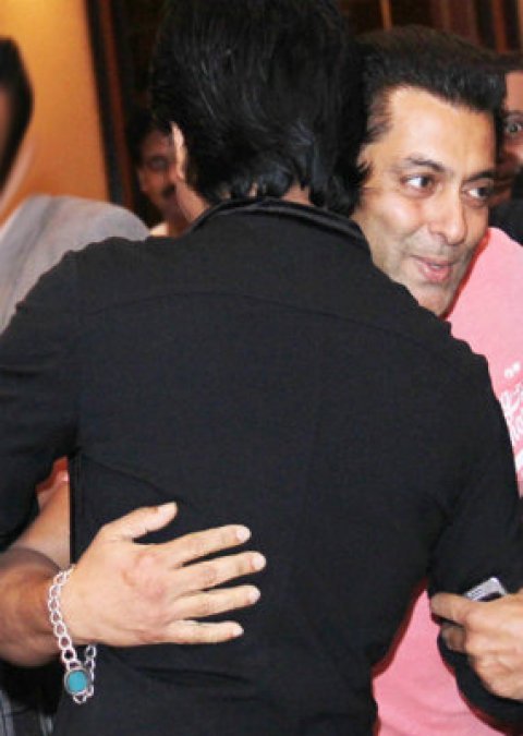 Salman and SRK finally makeup, and in public!